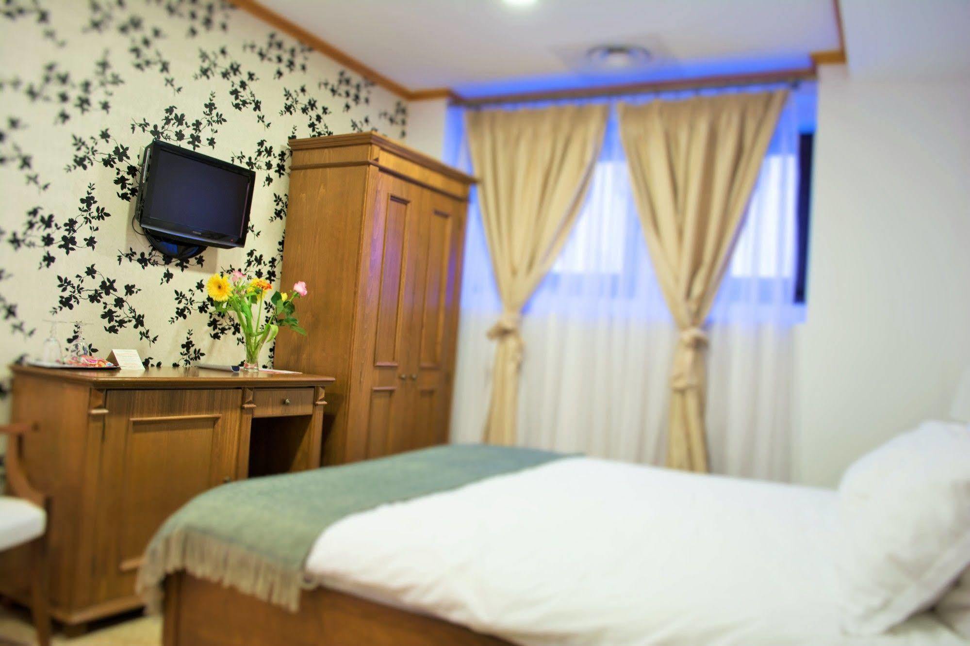 Dbh Bucharest Hotell Eksteriør bilde