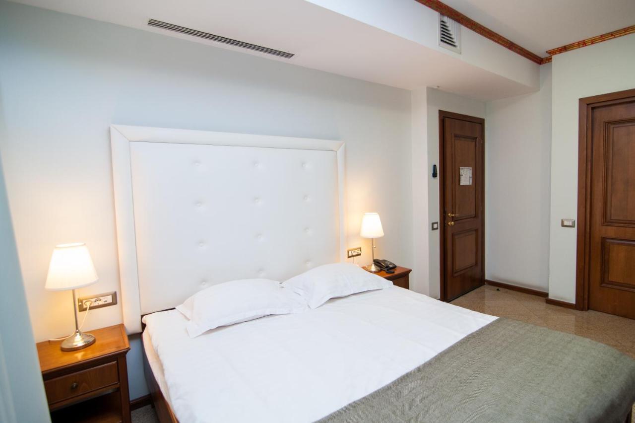 Dbh Bucharest Hotell Eksteriør bilde